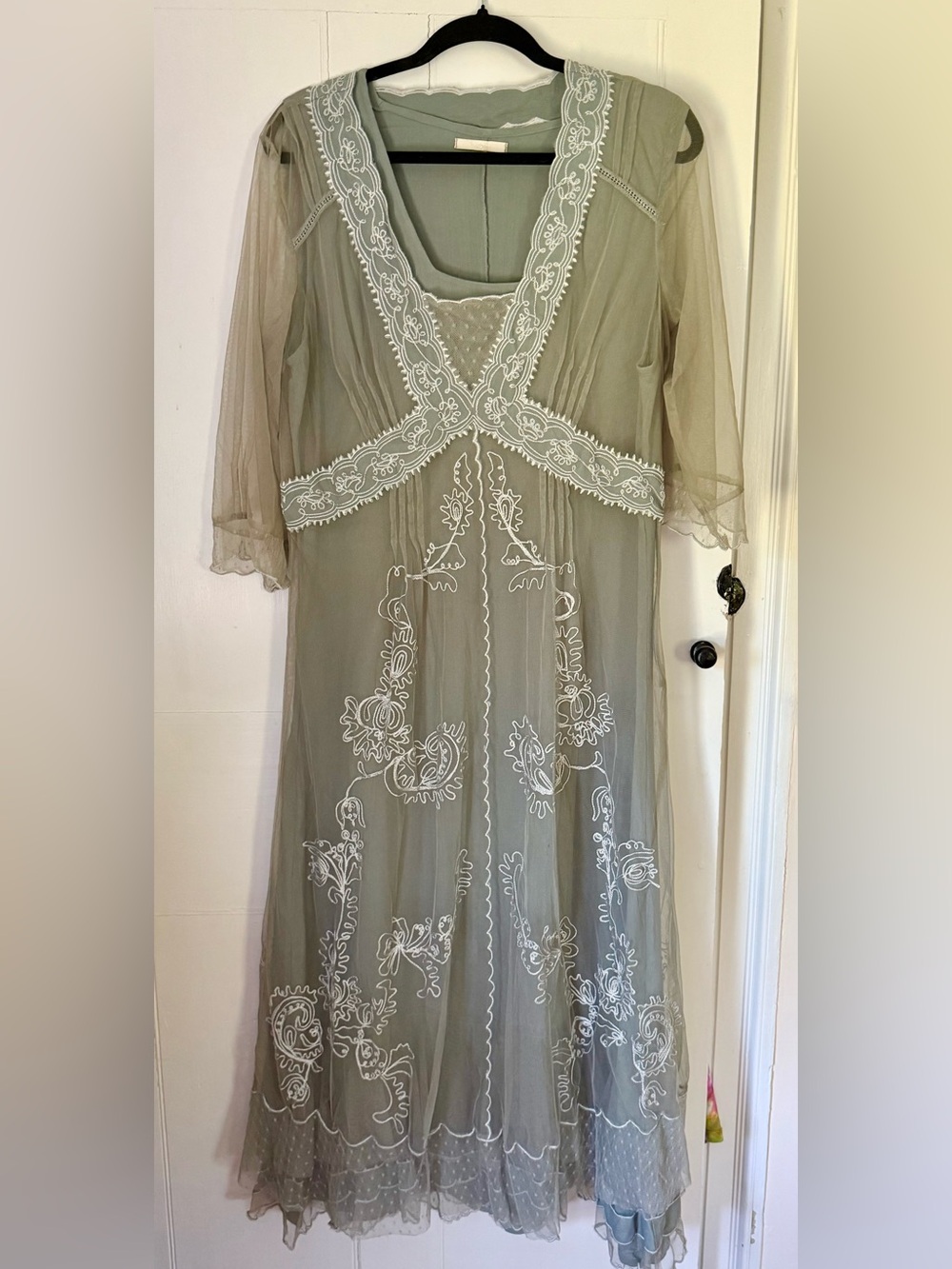 Stunning Nataya Vintage-Style Embroidered Gown Size Large